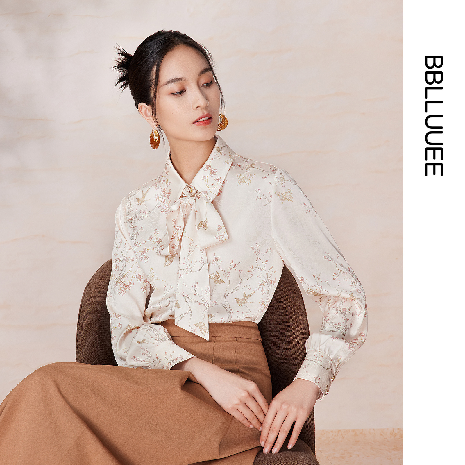 【国风缎面衬衫】 BBLLUUEE/粉蓝衣橱2025秋装梅竹印花飘带衬衣女