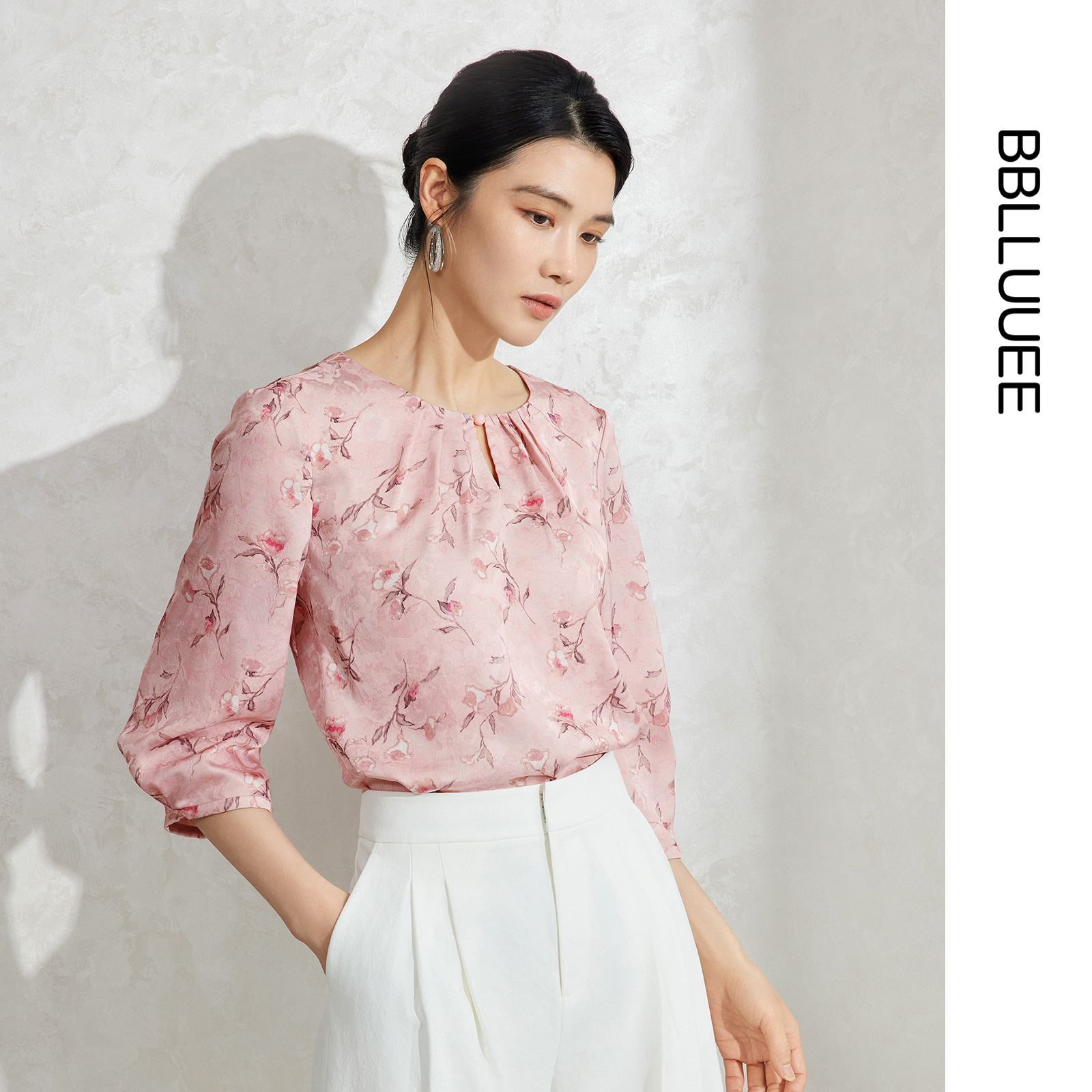 BBLLUUEE/粉蓝衣橱2025秋新款优雅浪漫缎面印花衬衫女七分袖上衣