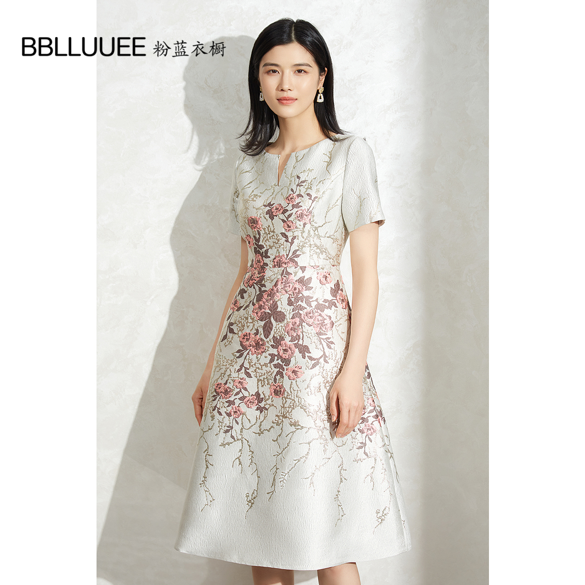 浮雕提花轻奢BBLLUUEE