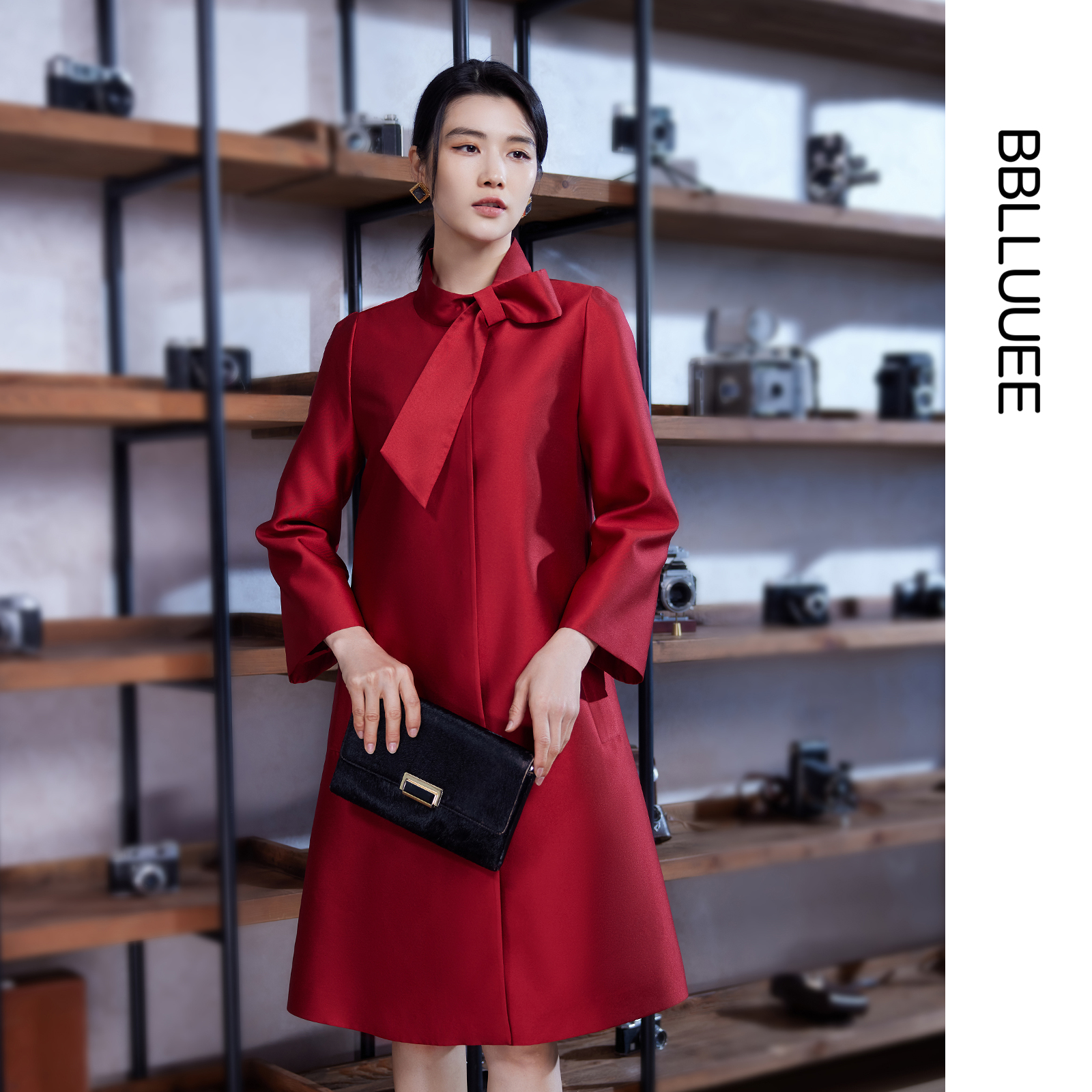 奢雅丝毛风衣裙 蝴蝶结领连衣裙