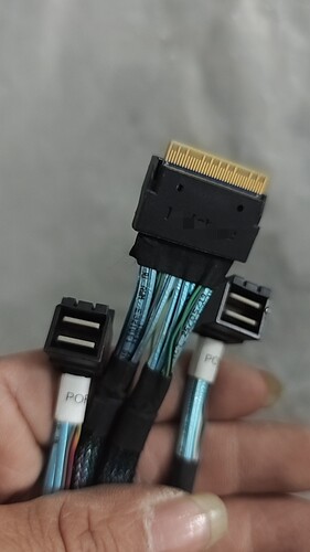 拆机0405Y017-X1 超聚变SAS线SFF 一分二线缆SAS连接线硬盘数据线