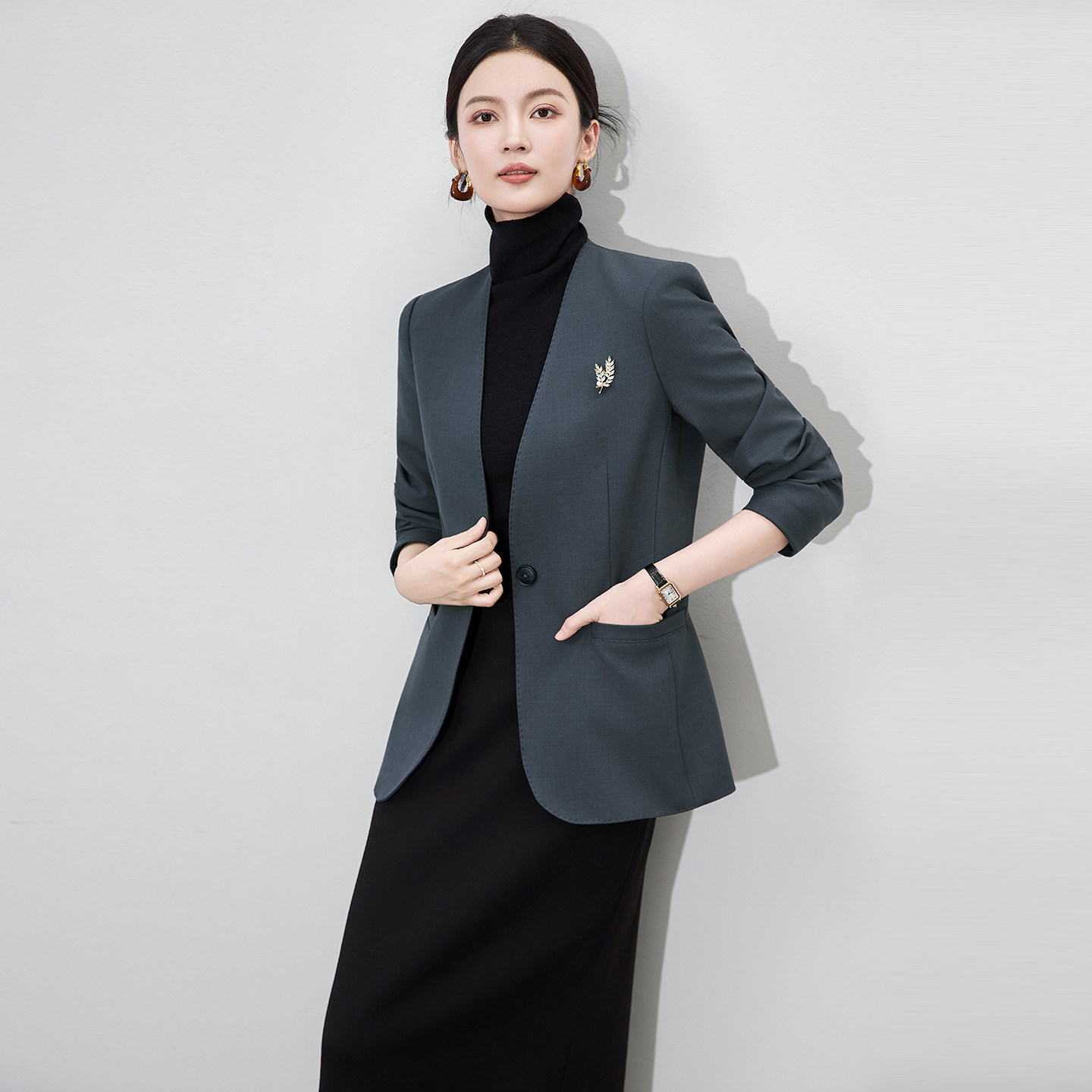 2026年春夏新款高端大牌通勤风西装外套女职业正式收腰显瘦短外套
