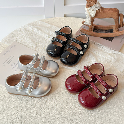 童鞋2026年春季儿童亮面皮鞋女孩软底蝴蝶结公主鞋宝宝珍珠小皮鞋