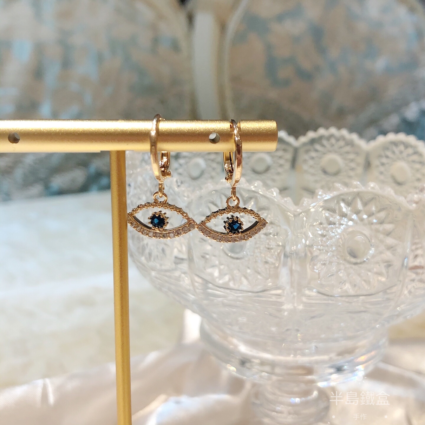 今天戴耳环了吗 恶魔之眼不规则耳钉蓝色眼睛耳圈蓝色皓石耳钉