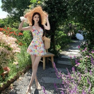 多巴胺彩色碎花v领挂脖连衣裙女夏日海边度假风露背海岛沙滩短裙