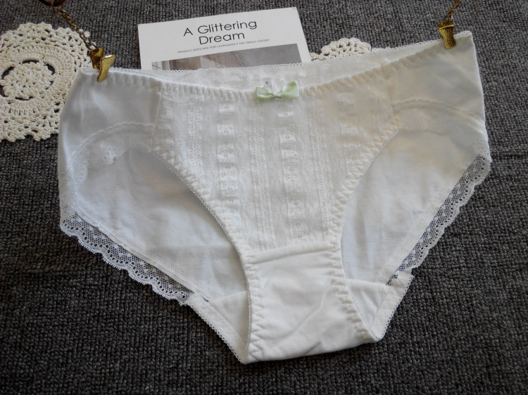 日系包臀吸汗少女白色纯棉内裤