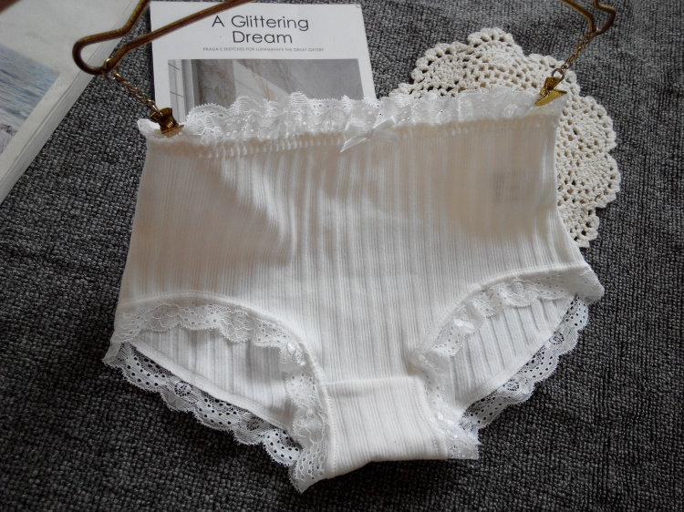 日系女士纯棉内裤中腰包臀无痕蕾丝边白色透气全棉档小平角大码