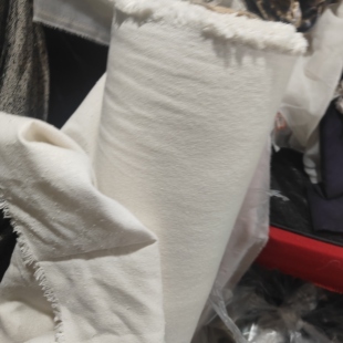 白色柞蚕丝疙瘩绸真丝布料 35姆米起球时装裤子精品连衣裙面料