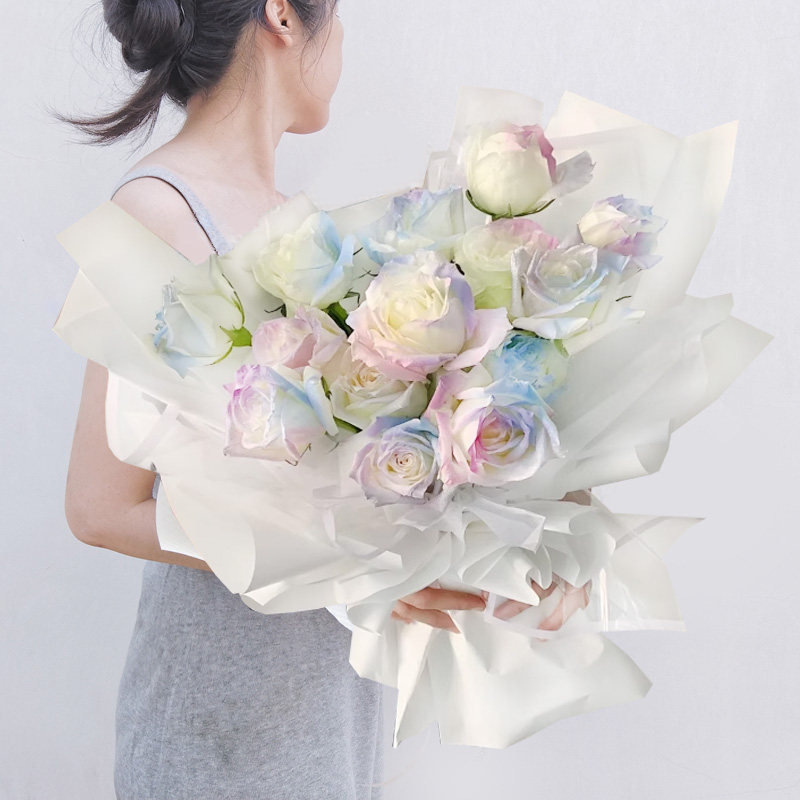 渐变玫瑰苏格兰绿碎冰马其他蓝复古红黑骑士花束深圳同城鲜花速递