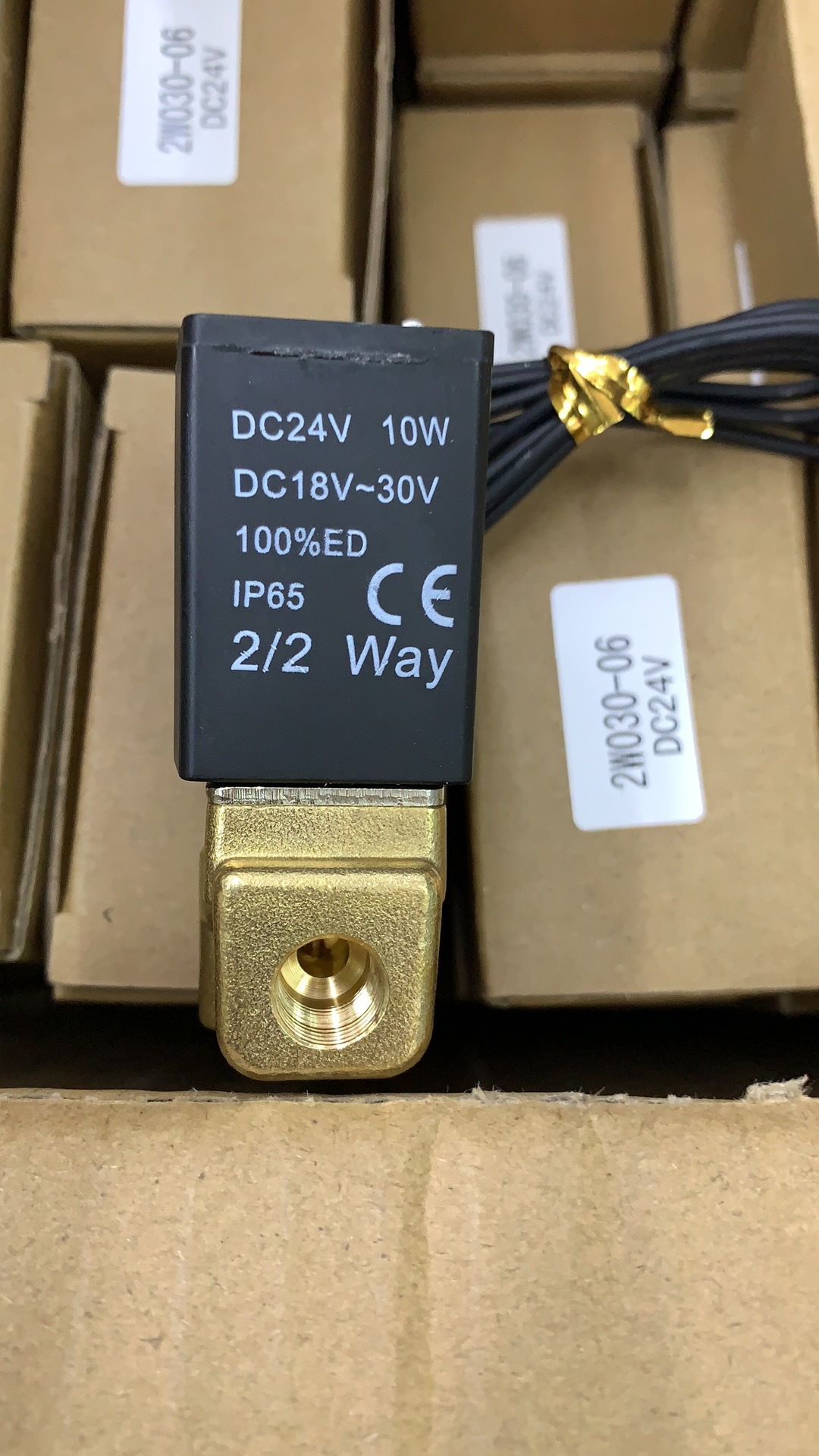 亚德客常闭电磁阀开关阀水220V 2W030-08 06 2W050-10 15 24V 汽车零部件/养护/美容/维保 电磁阀 原图主图