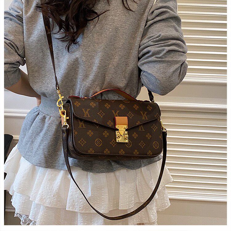 2025新款时尚百搭大容量女士单肩斜挎包休闲小众设计感轻便