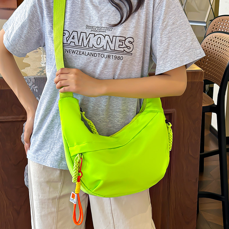 2025新款时尚百搭大容量女士单肩斜挎包休闲小众设计感轻便托特包