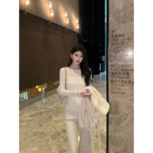 内搭上衣新款 坤总KUN 女秋冬白色毛衣修身 羊毛针织打底衫 白昼