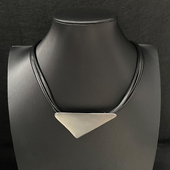 欧美小众设计黑色皮绳三角形项链女脖链时尚 气质冷淡风高级感颈链