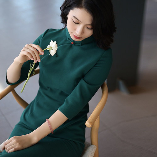 轻中式绿色中袖改良款旗袍