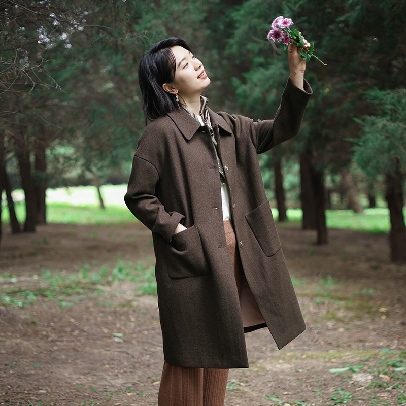 复古文艺羊毛翻领中长款大衣