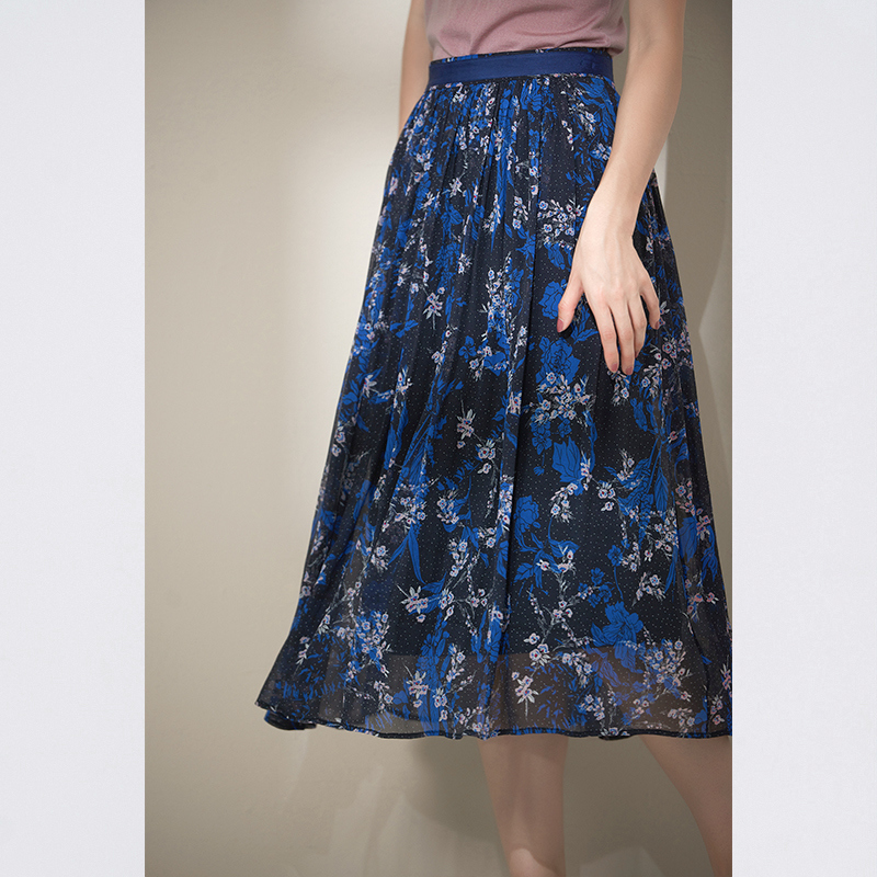 无边北京瓷片高端黑蓝碎花半身裙
