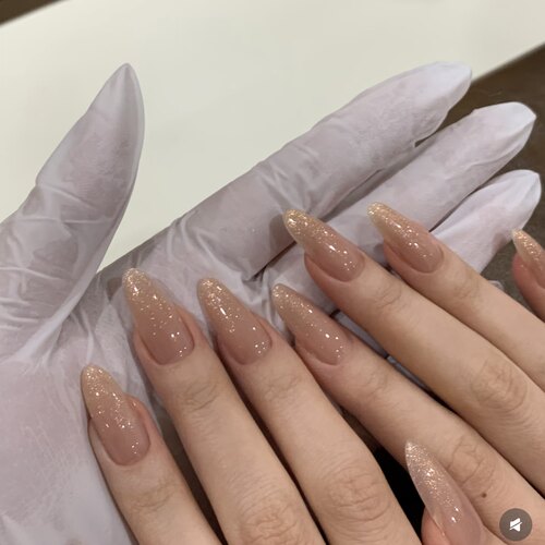 冰透裸色亮晶晶反光碎钻美甲