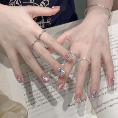 白精灵铂金爆闪猫眼镶钻美甲