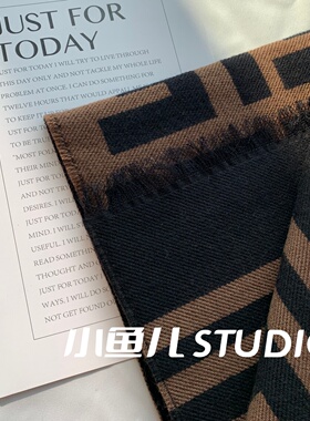 小鱼儿 26新品~经典双面字母老花羊毛围巾拼色披肩百搭高级感围脖
