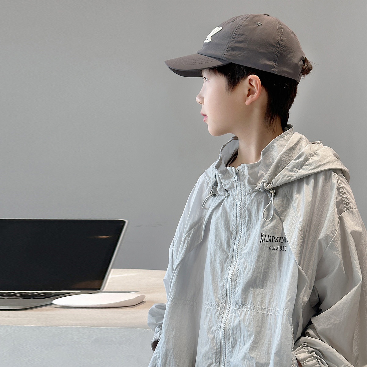 어린이 자외선 차단 의류 2024 여름 소년 코트 얇은 에어컨 셔츠 유행 큰 어린이상의 자외선 차단 자외선 차단 의류