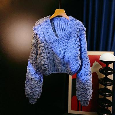 严言｜手打羊毛毛衣女套头麻花短款V领粗棒针慵懒立体小球针织衫