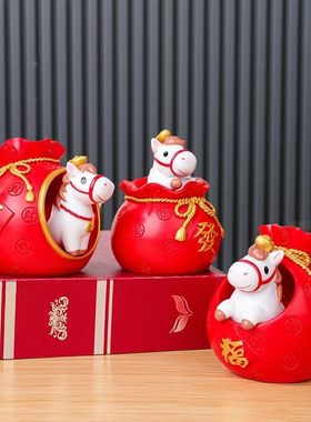 国潮袋袋有钱生肖马摆件