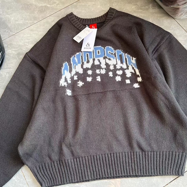 日本贵牌宽松剪裁圆领针织衫