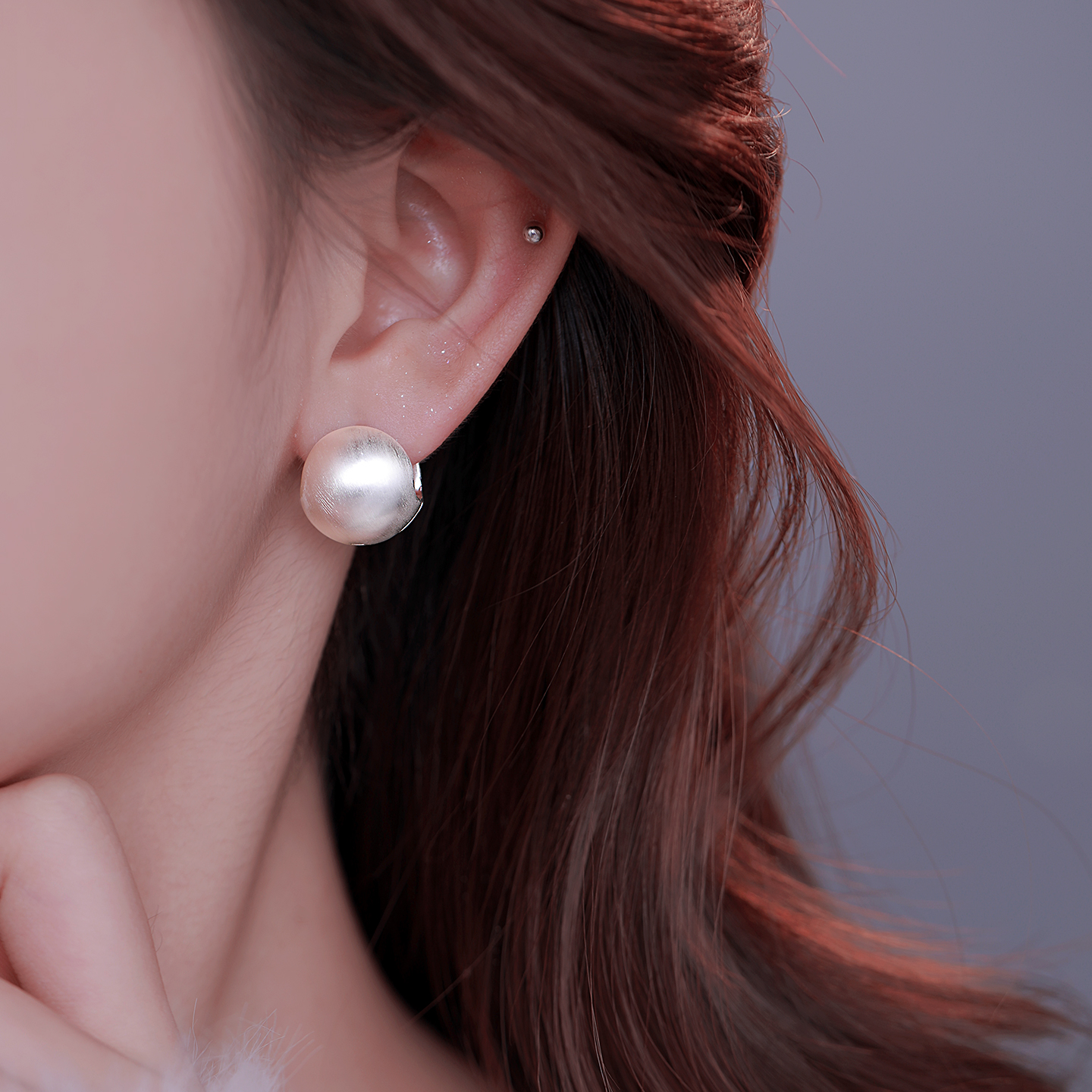 Z小姐925银针缎面拉丝球耳扣女