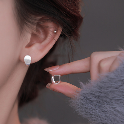 Z小姐999银拉丝弧面耳环