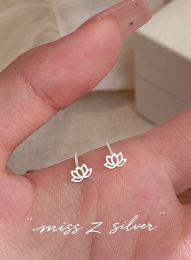 Z小姐999纯银清冷感莲花螺丝耳钉
