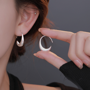 Z小姐999银简约月牙耳环女2025新款 小众轻奢高级感气质耳饰 爆款