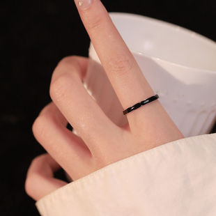 Z小姐925纯银黑色素圈戒指2026新款简约气质轻熟风可调节开口指环
