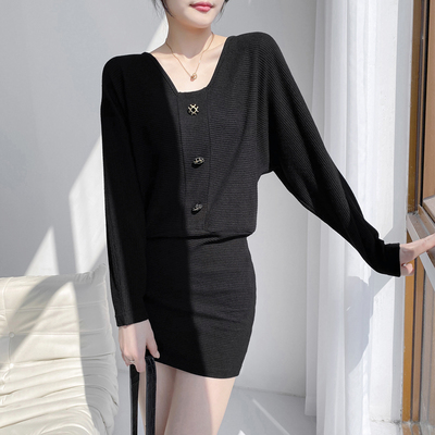 名媛气质纽扣装饰针织包臀毛衣裙