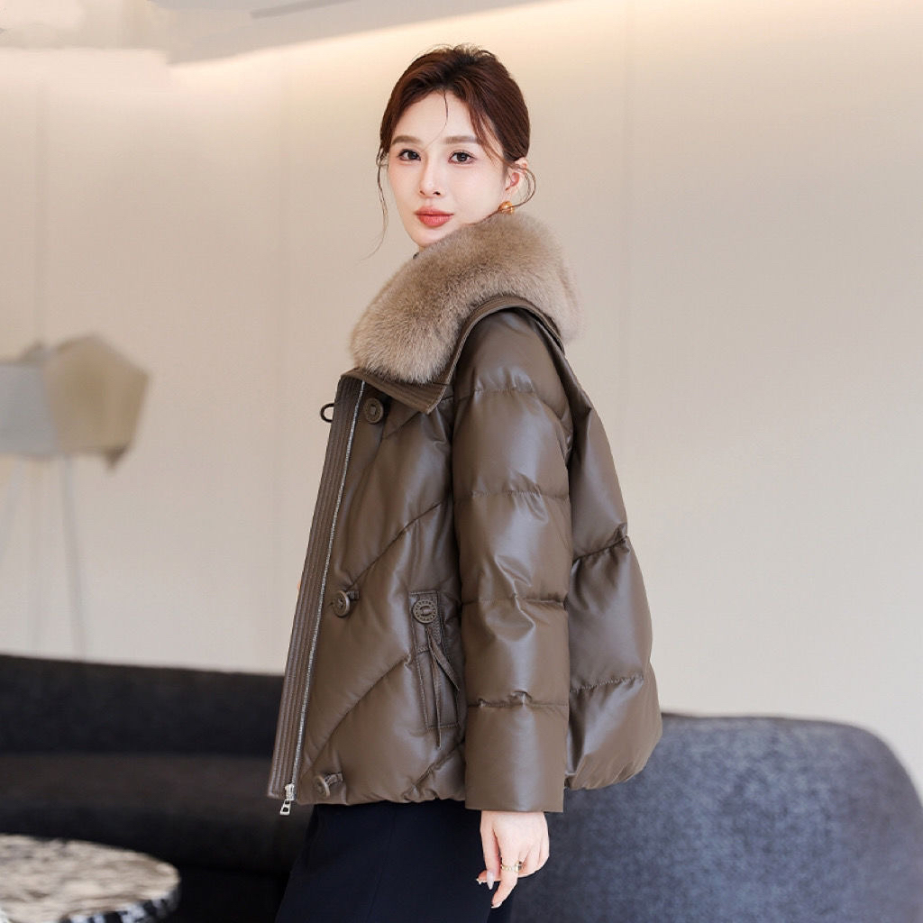 海宁PU皮衣羽绒服女短款高级感仿狐狸毛加厚女士高档外套2024新
