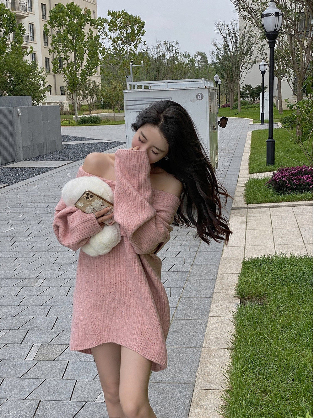 徐琳mini翻领仿牛绒一字肩毛衣女秋冬新款宽松设计感小众内搭上衣