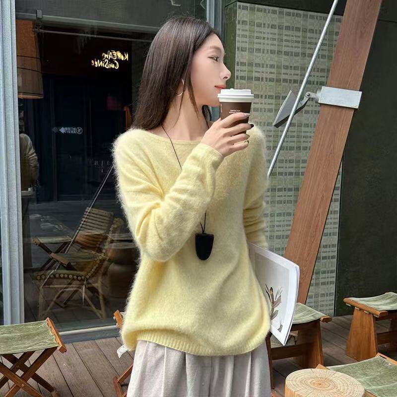 时髦显瘦一字肩圆领套头羊毛衫女秋冬宽松慵懒拉绒软糯针织打底衫