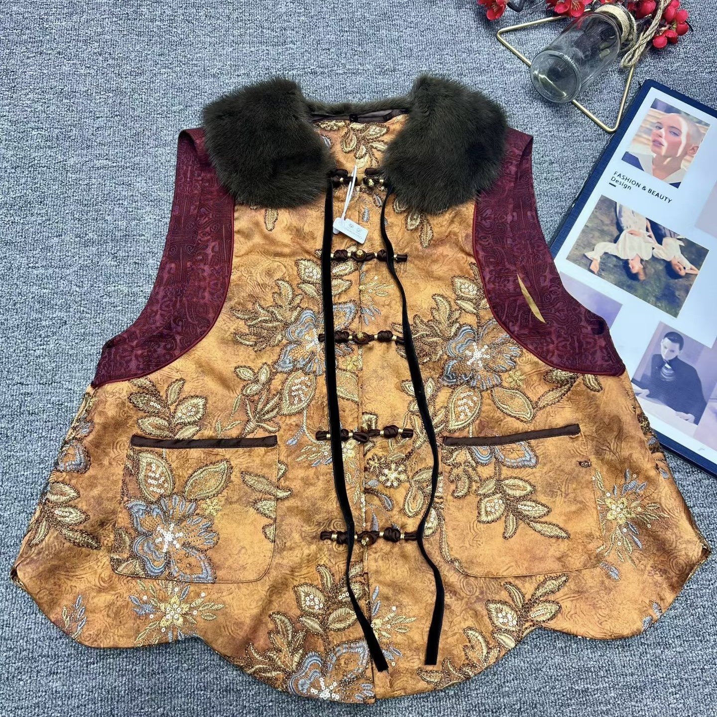 云禾锦2025冬季新款国风复古斜襟盘扣女新中式水貂毛拼接刺绣马甲