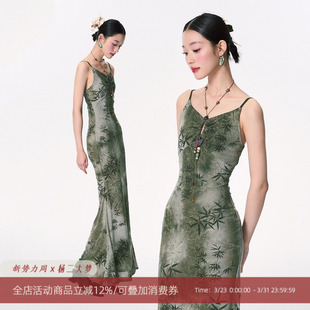 杨二大梦原创绿色竹叶串珠印花尾吊带连衣裙2026新款 流行爆款