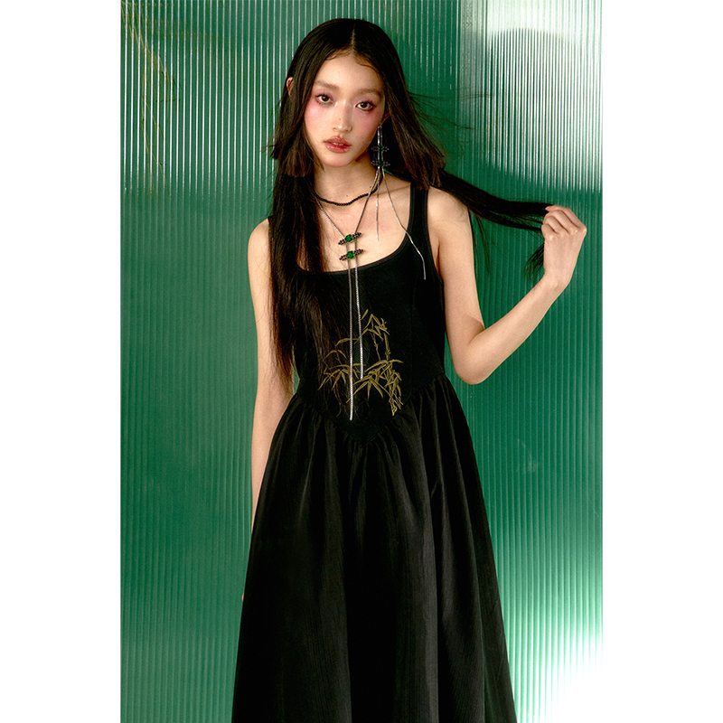 杨二大梦新中式刺绣背心连衣裙