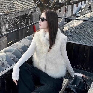 白色山羊绒皮草马甲女冬短款保暖温柔风皮毛一体环保毛毛背心坎肩