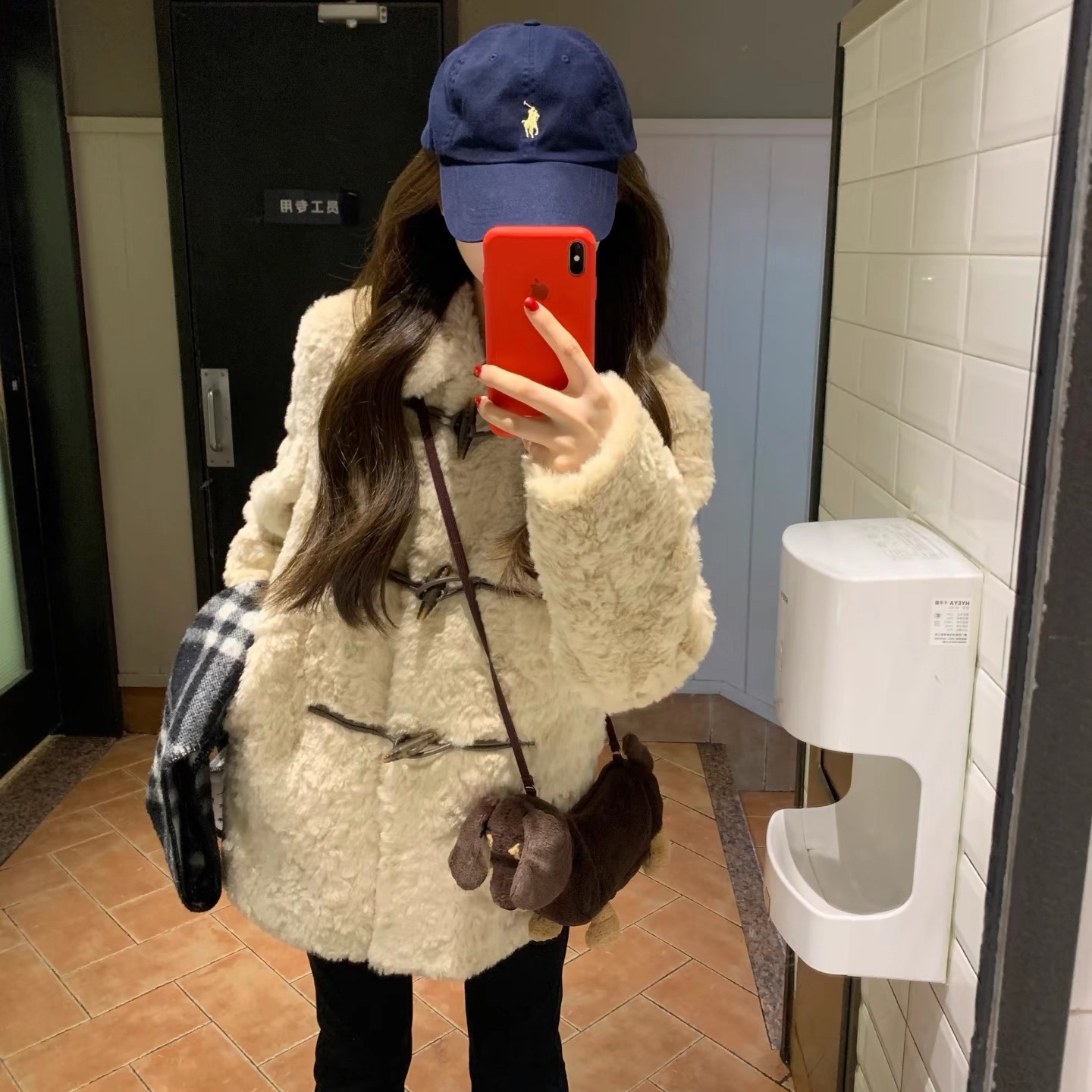 立领牛角扣羊羔毛外套女2025冬新款加厚皮毛一体环保皮草毛毛大衣