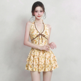 法式碎花连衣裙式泳衣女2026新款纯欲风挂脖绝美高级感保守泡温泉