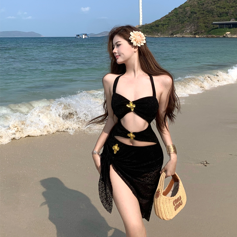 泳衣女2025新款辣妹挂脖镂空连体三角高腰显瘦裹裙两件套绝美沙滩