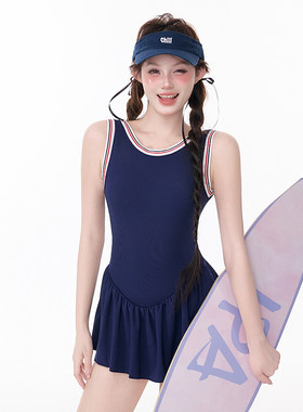 连体裙式泳衣女2026新款保守运动风遮肚显瘦露背学生温泉度假泳装
