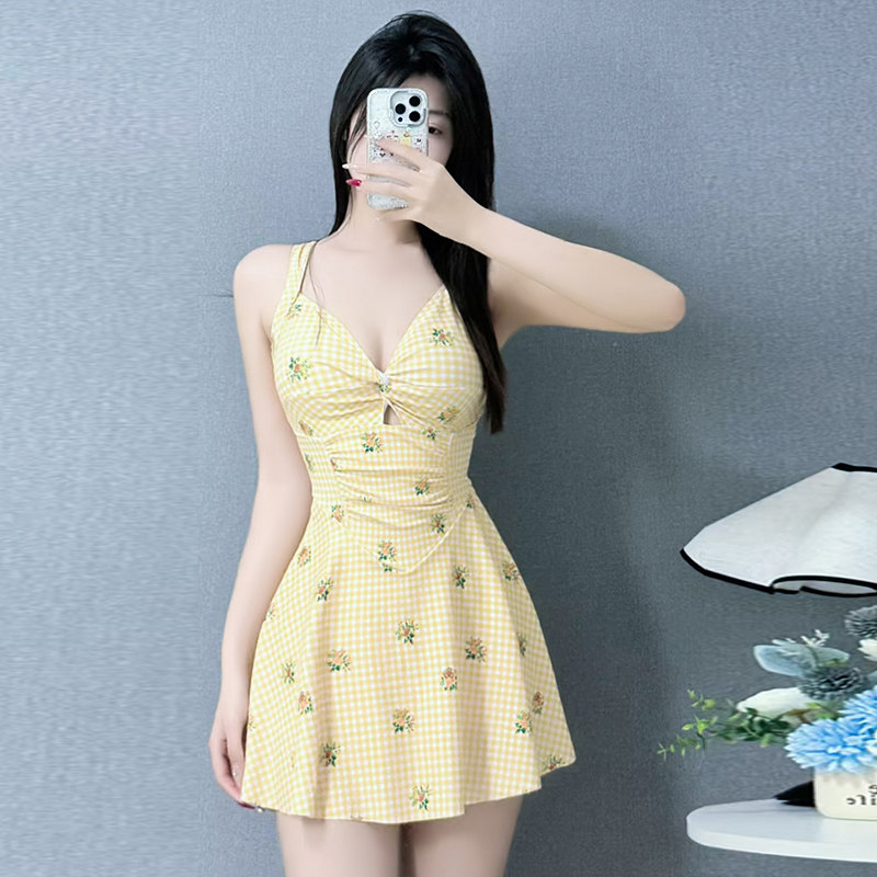 泳衣女2026新款甜美碎花挂脖连体裙式显瘦遮肚保守小胸聚拢泡温泉