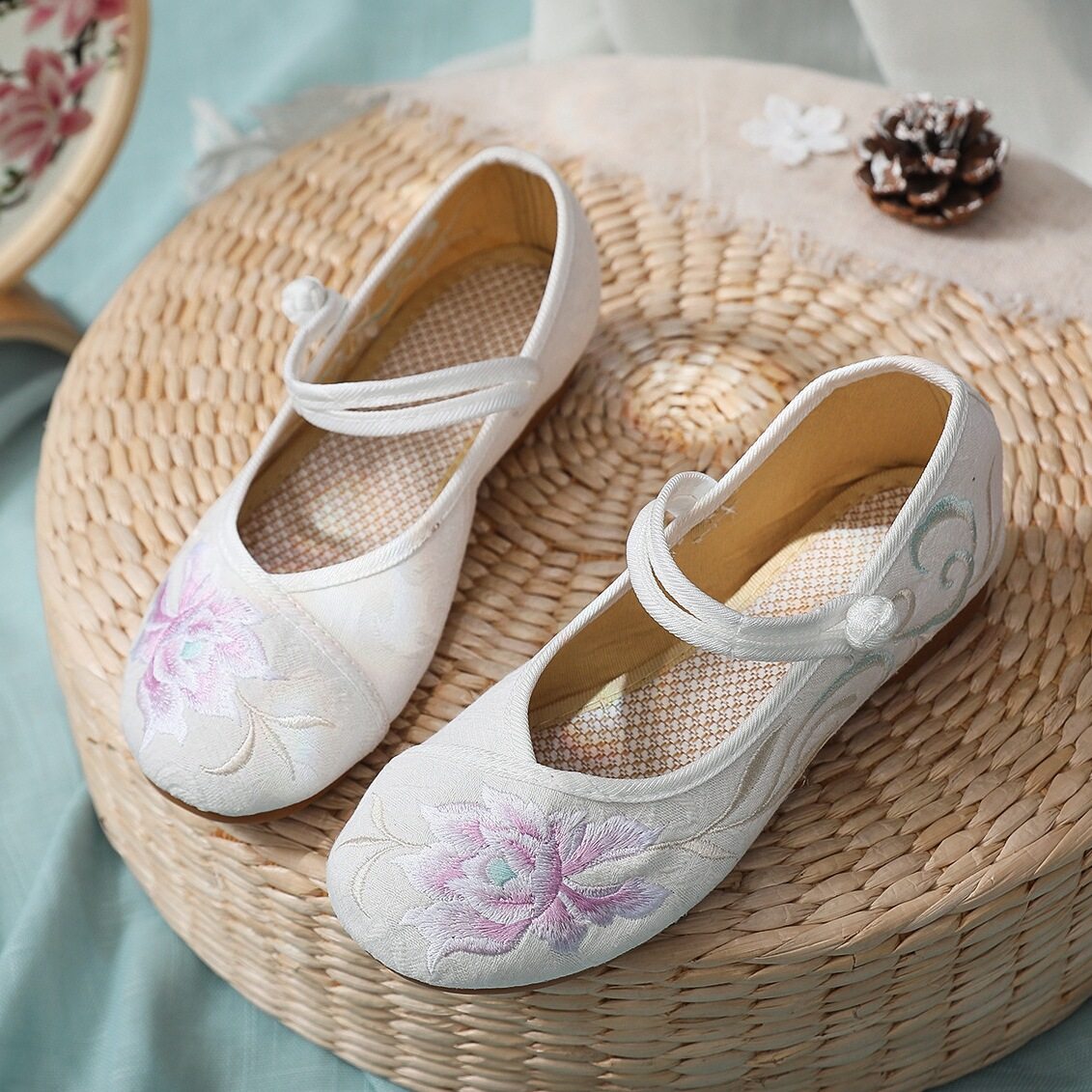 中大女童古风汉服鞋老北京民族风绣花鞋平底学生鞋中国风传统布鞋,女鞋,传统布鞋,淘宝优惠券,粉丝福利购,淘宝优惠卷