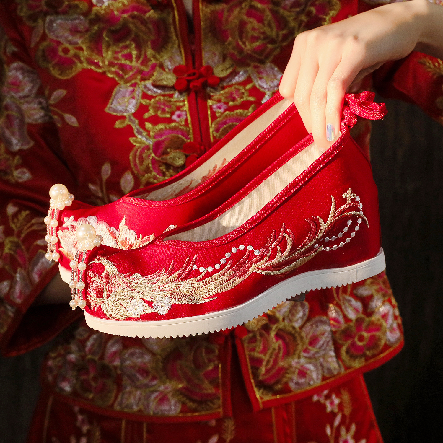 增高中式婚鞋古风汉服绣花鞋坡跟