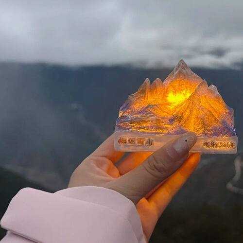 梅里雪山立体发光海拔6740树脂冰箱贴高颜值限定日照金山伴手礼物