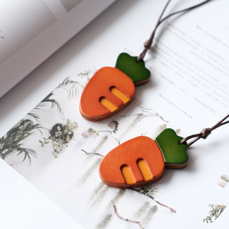 可爱迷你胡萝卜包包挂件纯手工纯牛皮真皮汽车钥匙扣挂饰